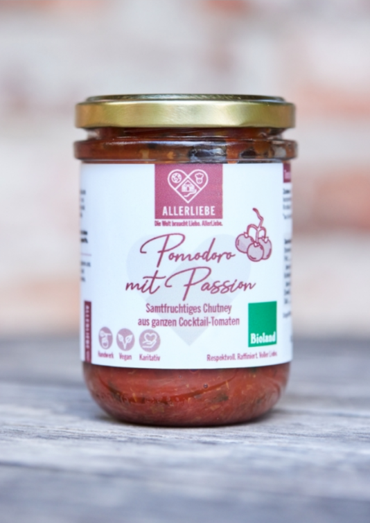 ALLER LIEBE organic sauces and chutneys in returnable glass jars