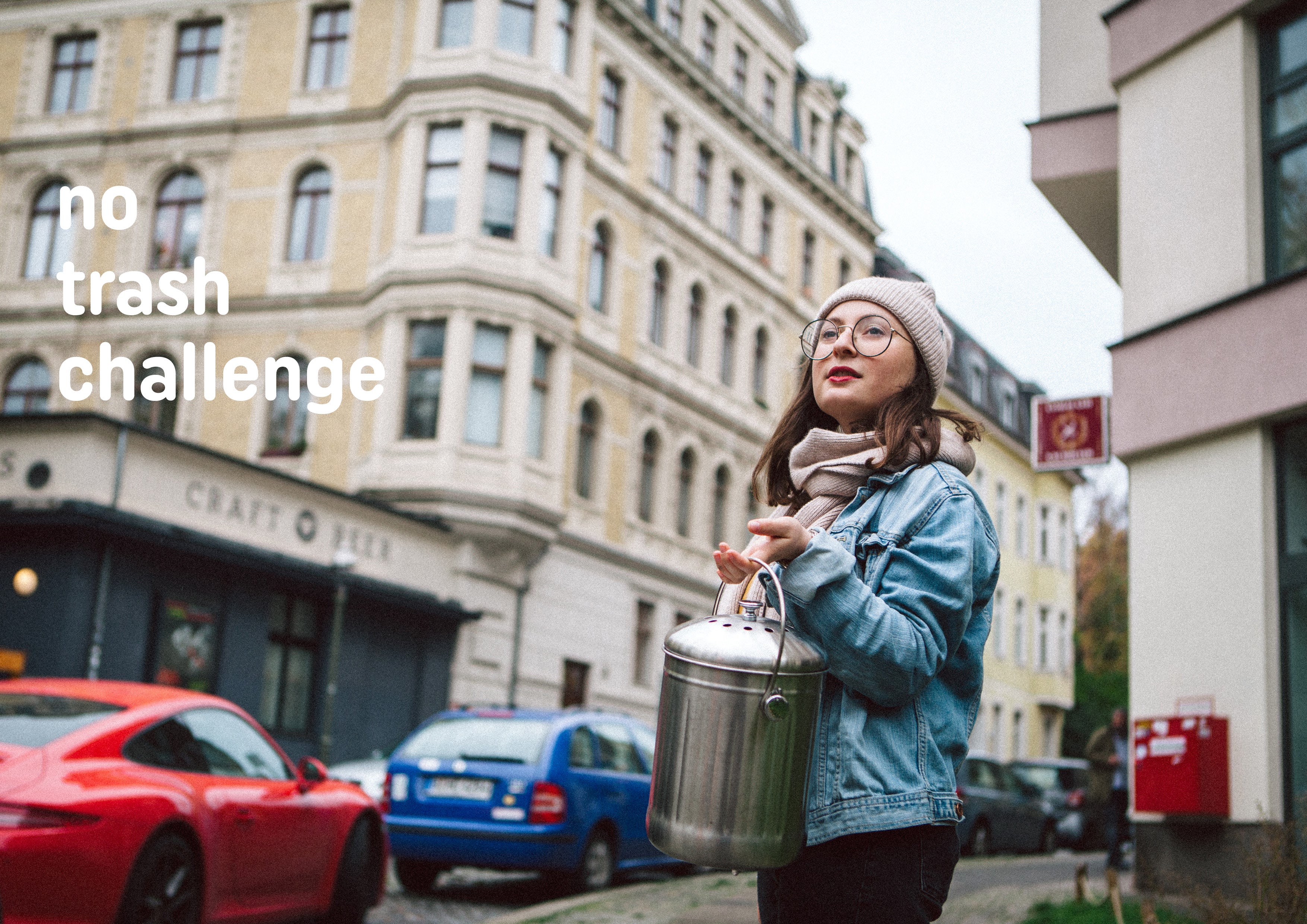 no trash challenge: Milena mit Bio-Mülleimer in den Straßen Berlins